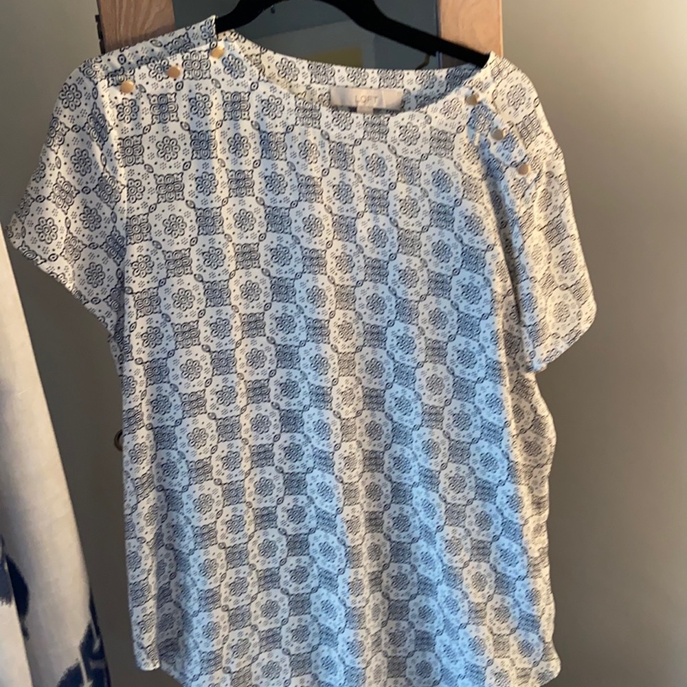 Pattern loft blouse with gold button details